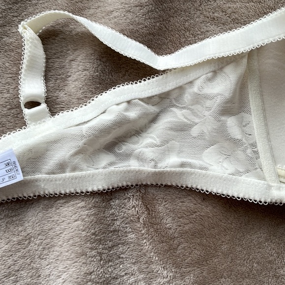 Wacoal Awareness Contour Wireless Bra 856167, Size 38B - Picture 13 of 16
